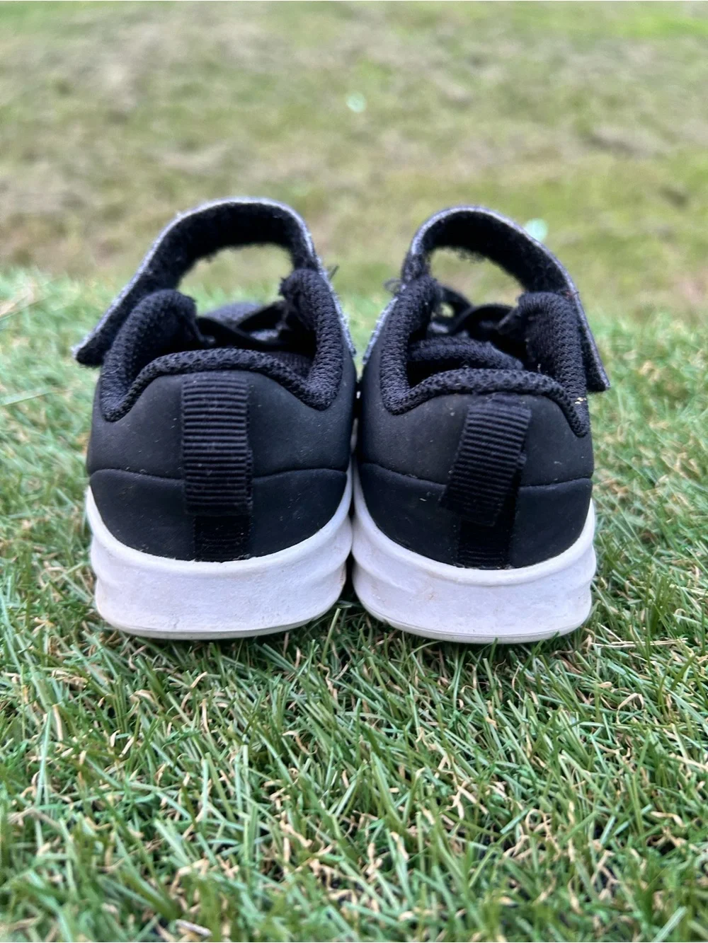 Nike Toddler Kids Black Downshifter Velcro Strap Sneaker, kids Size 4c, black wh